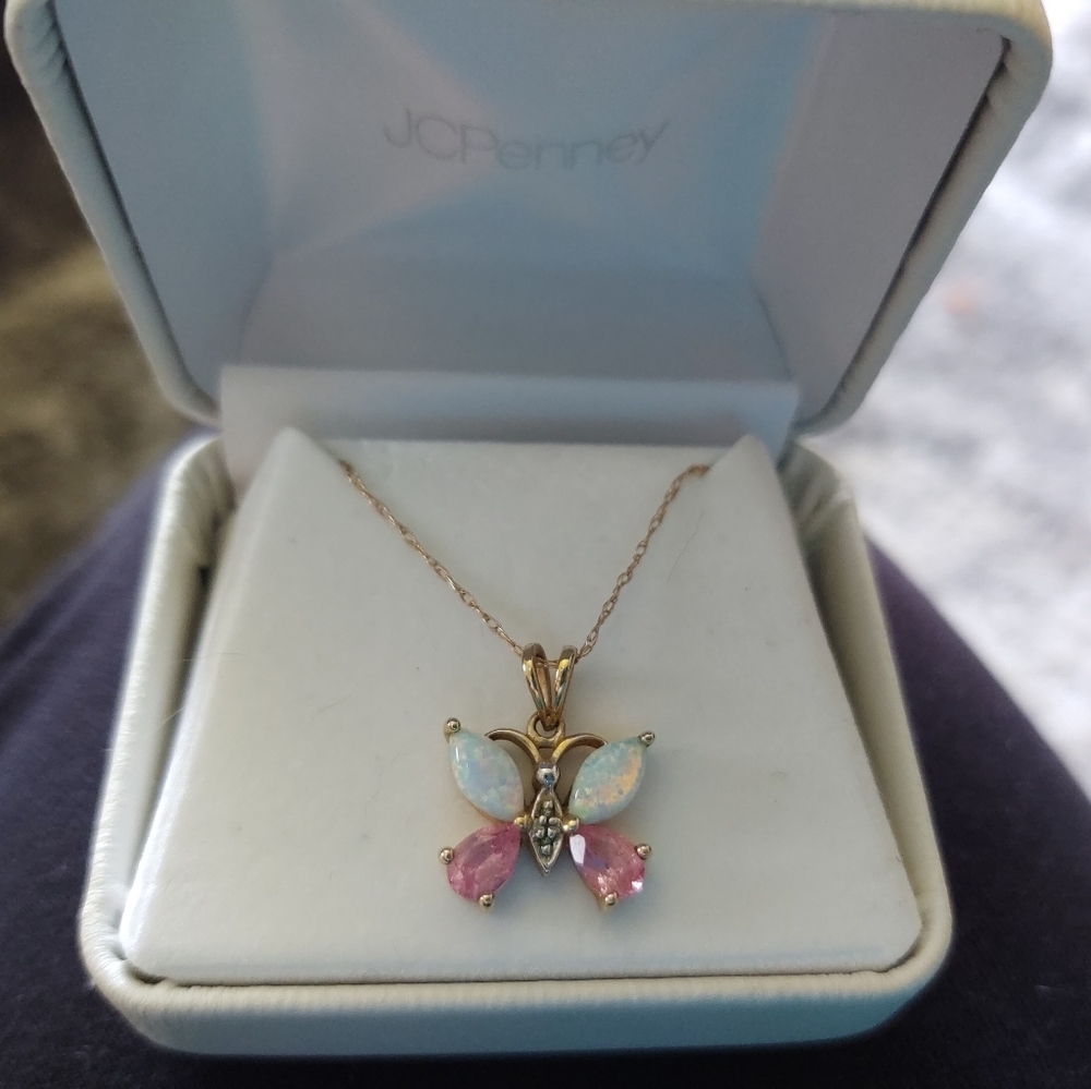 10k gold butterfly pendant